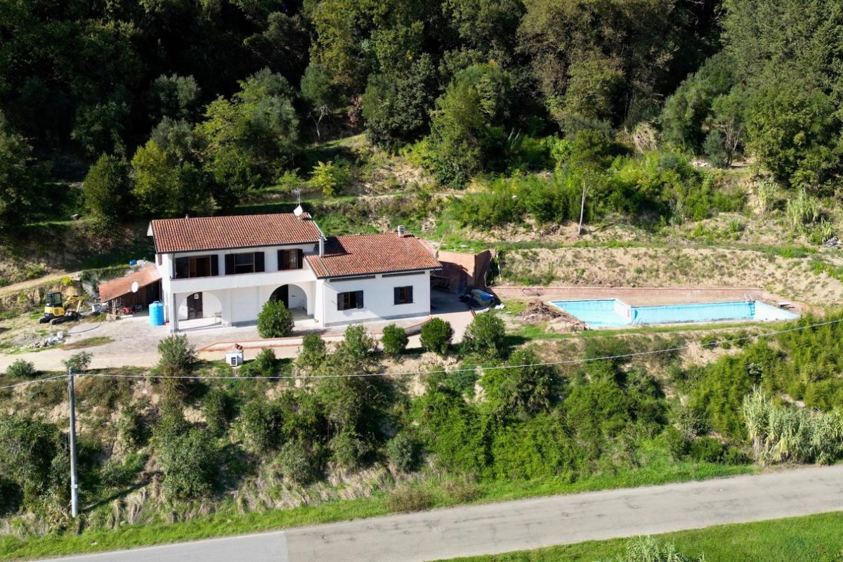 Casa con piscina venduta a Santa Maria a Monte